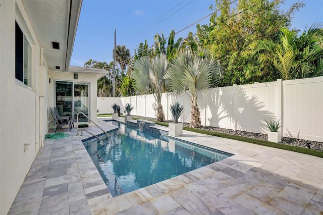 2129 NE 62nd St, Fort Lauderdale, FL 33308