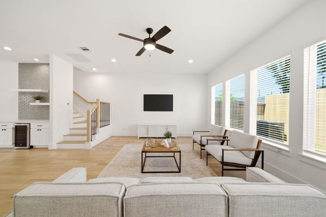 6011 Maxie Street, Houston, TX 77007