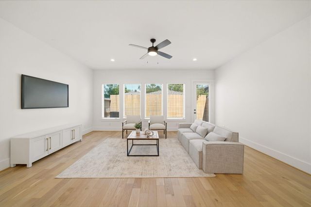 6011 Maxie Street, Houston, TX 77007
