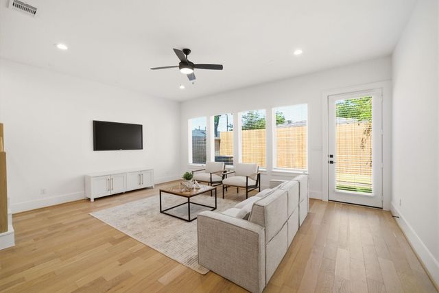 6011 Maxie Street, Houston, TX 77007