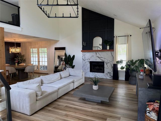 1024 SYLVIA LANE, Tampa, FL 33613