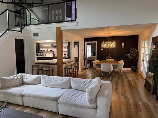 1024 SYLVIA LANE, Tampa, FL 33613