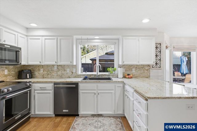 229 Hazelbrook Dr N, Keizer, OR 97303