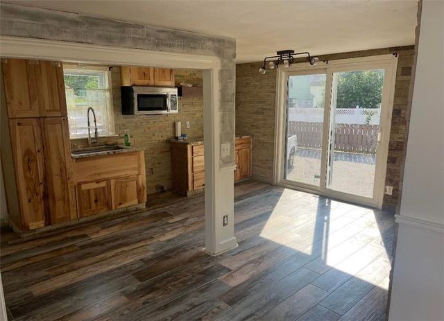 16 Hedley Street, Johnston, RI 02919