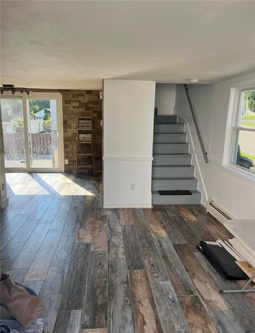 16 Hedley Street, Johnston, RI 02919