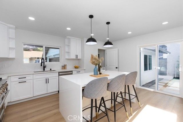 4793 Excelente Drive, Woodland Hills (los Angeles), CA 91364