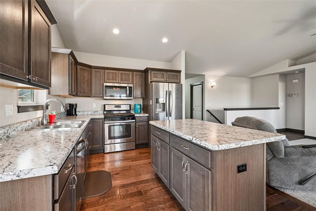 516 Prairie Hill Drive, Atkins, IA 52206