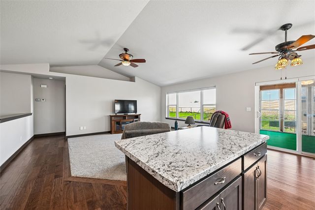 516 Prairie Hill Drive, Atkins, IA 52206