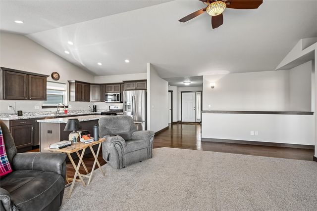 516 Prairie Hill Drive, Atkins, IA 52206