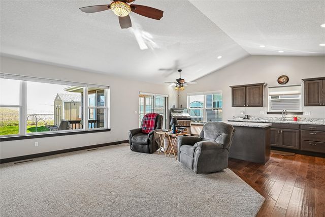 516 Prairie Hill Drive, Atkins, IA 52206