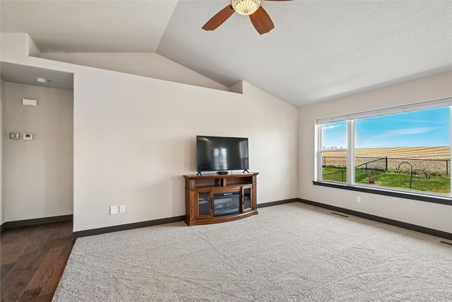 516 Prairie Hill Drive, Atkins, IA 52206