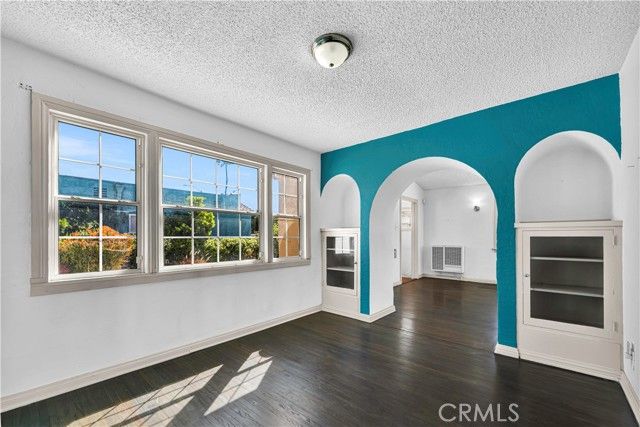 1515 E Walnut Way, Long Beach, CA 90813