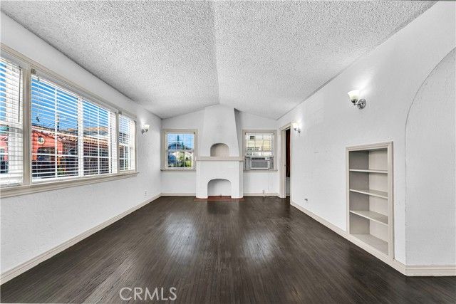 1515 E Walnut Way, Long Beach, CA 90813