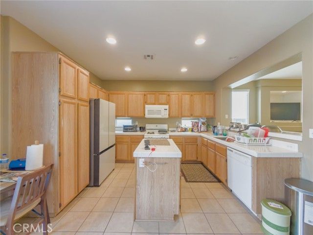 9421 Dragon Tree Drive, Hesperia, CA 92344