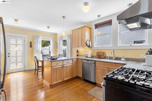 1610 Pacific Ave., Alameda, CA 94501