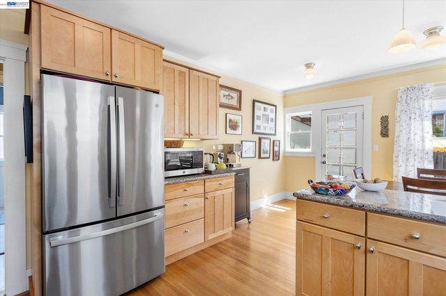 1610 Pacific Ave., Alameda, CA 94501