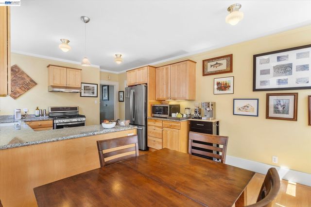 1610 Pacific Ave., Alameda, CA 94501
