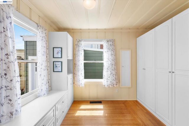 1610 Pacific Ave., Alameda, CA 94501