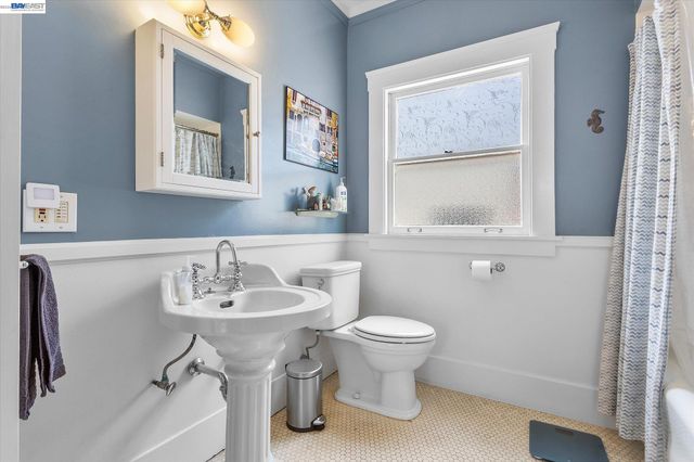 1610 Pacific Ave., Alameda, CA 94501
