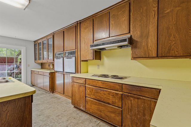 905 Easton Place, Dallas, TX 75218