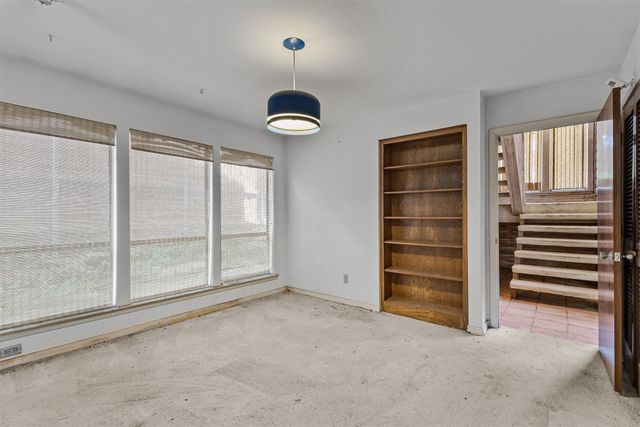 905 Easton Place, Dallas, TX 75218