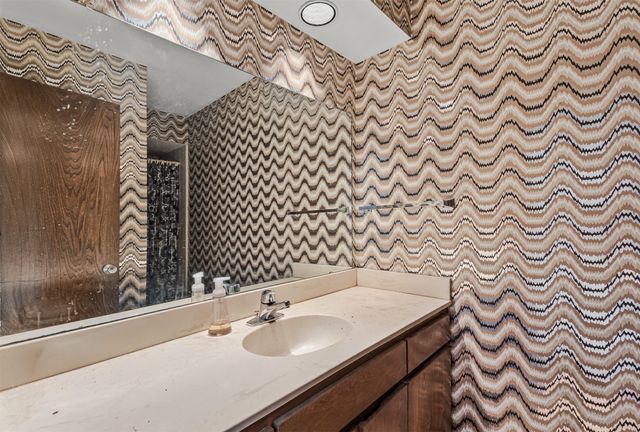 905 Easton Place, Dallas, TX 75218
