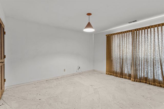 905 Easton Place, Dallas, TX 75218