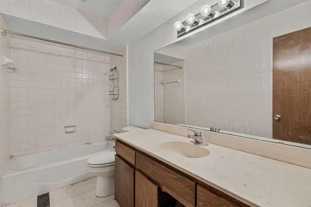 905 Easton Place, Dallas, TX 75218