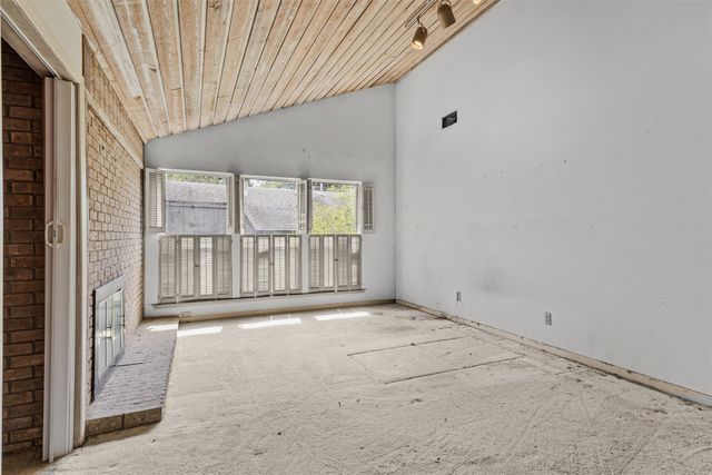 905 Easton Place, Dallas, TX 75218