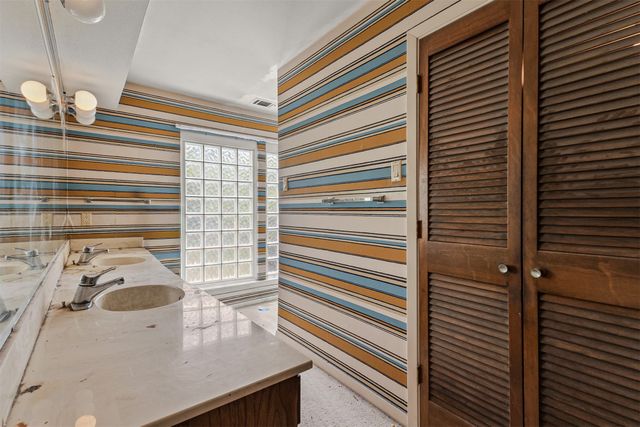 905 Easton Place, Dallas, TX 75218