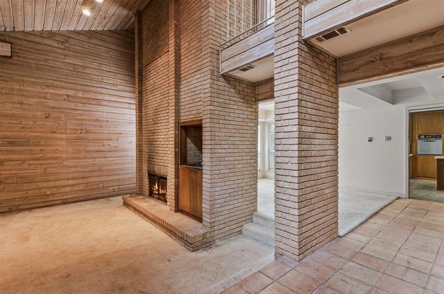 905 Easton Place, Dallas, TX 75218