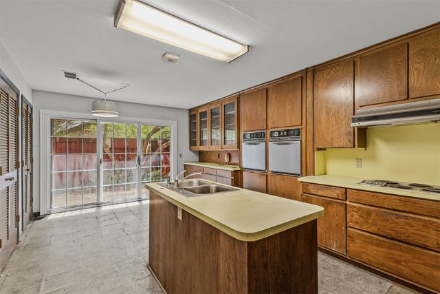 905 Easton Place, Dallas, TX 75218