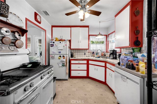 1517 W Borchard Avenue, Santa Ana, CA 92704