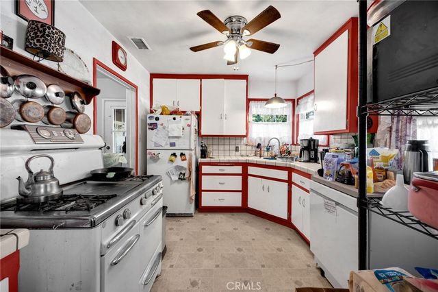 1517 W Borchard Avenue, Santa Ana, CA 92704