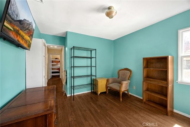 1517 W Borchard Avenue, Santa Ana, CA 92704