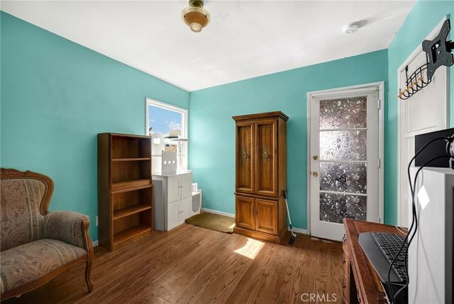 1517 W Borchard Avenue, Santa Ana, CA 92704