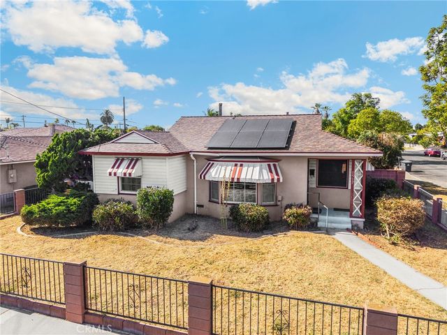 1517 W Borchard Avenue, Santa Ana, CA 92704