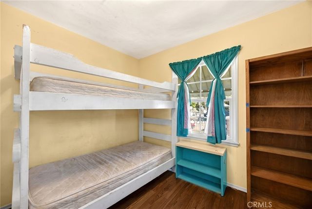 1517 W Borchard Avenue, Santa Ana, CA 92704