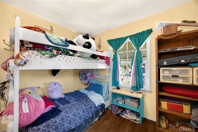 1517 W Borchard Avenue, Santa Ana, CA 92704