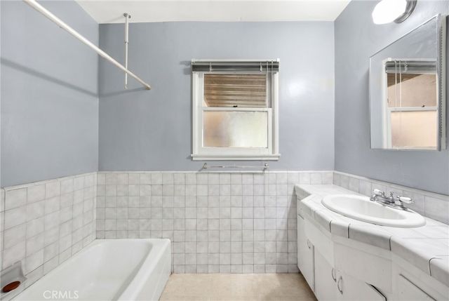 1517 W Borchard Avenue, Santa Ana, CA 92704