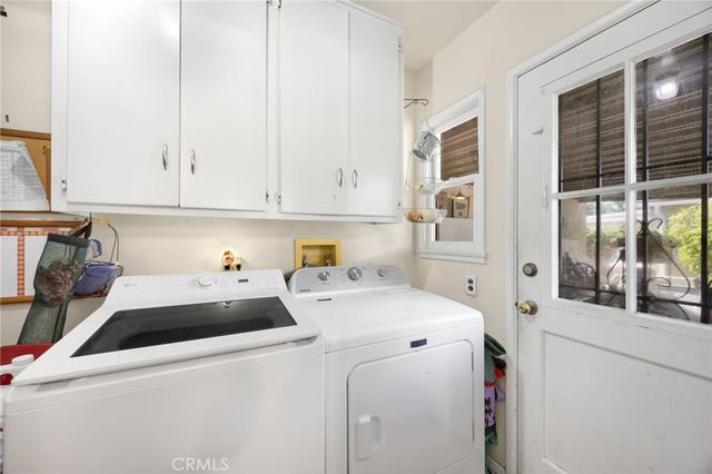 1517 W Borchard Avenue, Santa Ana, CA 92704