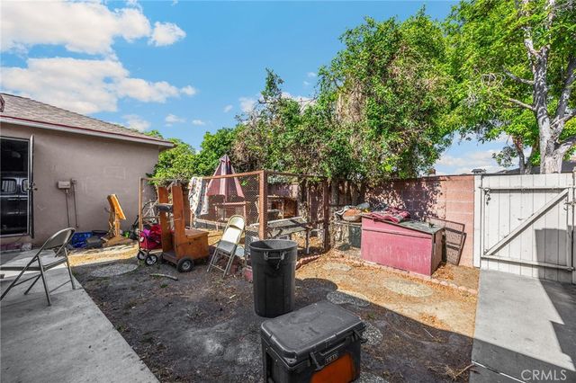 1517 W Borchard Avenue, Santa Ana, CA 92704
