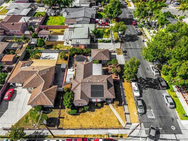 1517 W Borchard Avenue, Santa Ana, CA 92704