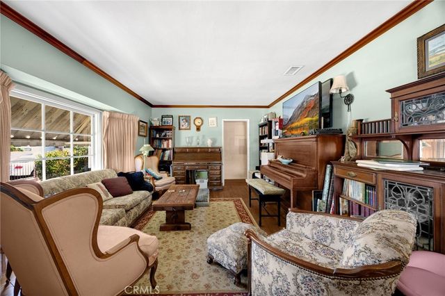 1517 W Borchard Avenue, Santa Ana, CA 92704