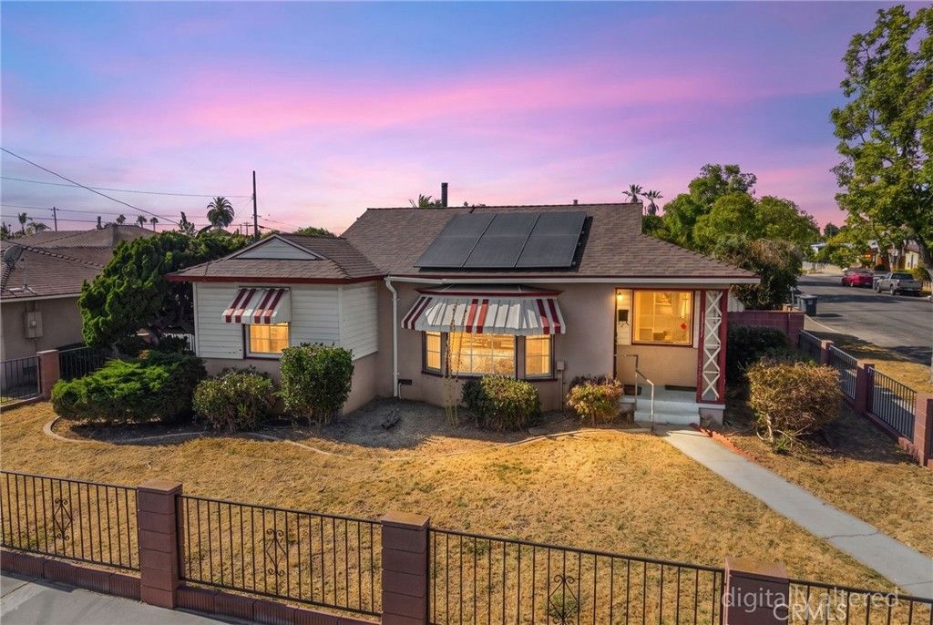 1517 W Borchard Avenue, Santa Ana, CA 92704