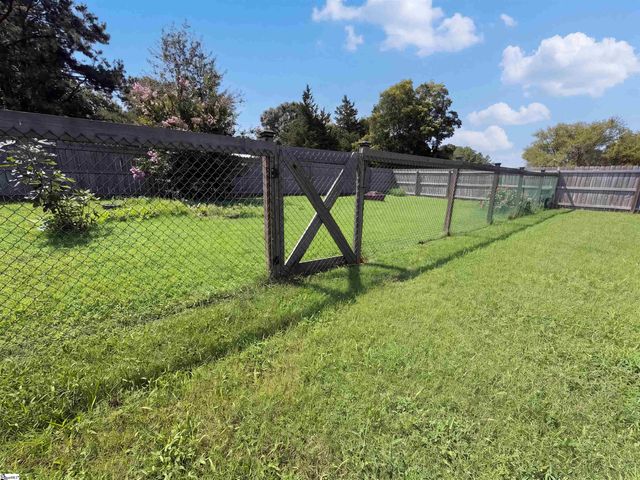 155 Eagle Ridge Drive, Chesnee, SC 29323