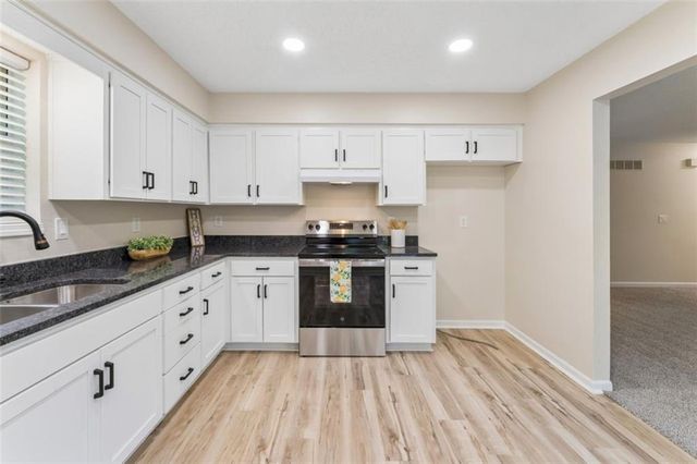510 SE 21st Street, Oak Grove, MO 64075