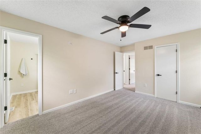 510 SE 21st Street, Oak Grove, MO 64075