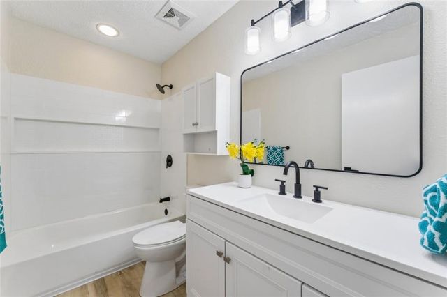 510 SE 21st Street, Oak Grove, MO 64075