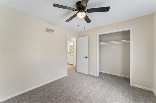 510 SE 21st Street, Oak Grove, MO 64075